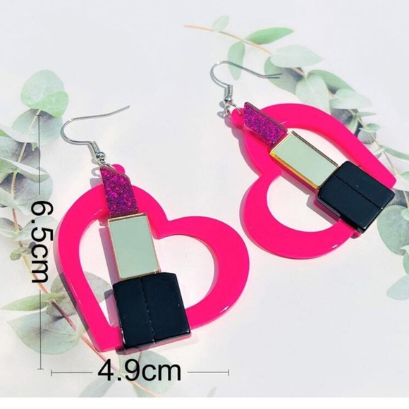 Lipstick Heart Earrings - Picture 5 of 5